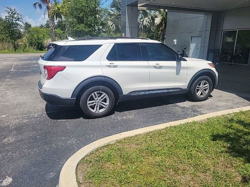 Used 2021 Ford Explorer XLT w/ Equipment Group 202A AWD/4WD image 3