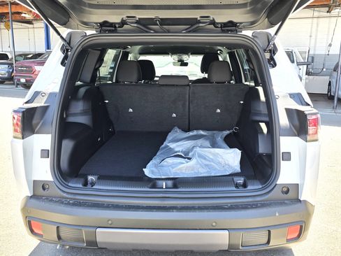 New 2026 Jeep Cherokee Laredo AWD/4WD image 17