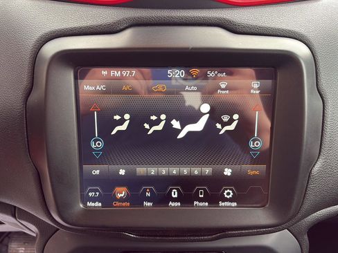 Used 2021 Jeep Renegade Latitude image 16