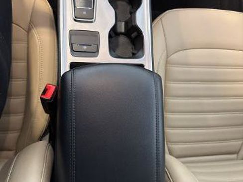 Certified 2024 Ford Edge SEL w/ Convenience Package image 6