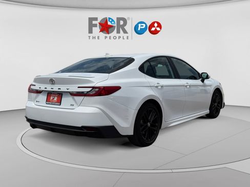 Used 2025 Toyota Camry SE FWD image 5