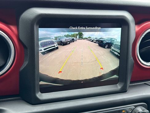 Used 2023 Jeep Wrangler Unlimited Rubicon w/ Cold Weather Group image 27