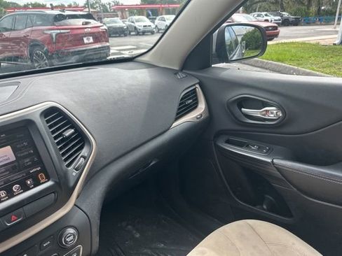 Used 2016 Jeep Cherokee 75th Anniversary FWD image 14