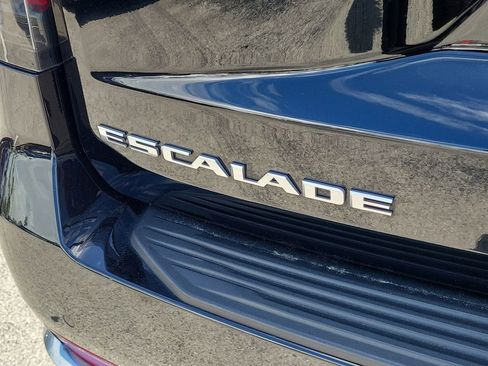 Used 2023 Cadillac Escalade Luxury image 7
