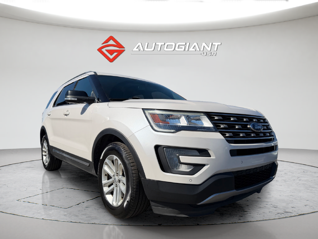 Used 2017 Ford Explorer XLT w/ Equipment Group 202A FWD image 11