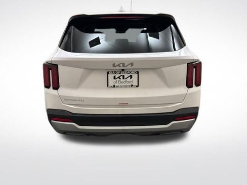 Certified 2025 Kia Sorento LX image 6