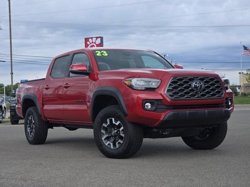 Used 2023 Toyota Tacoma TRD Off-Road AWD/4WD image 2