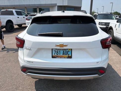 Used 2025 Chevrolet Trax LT w/ LT Convenience Package FWD image 5