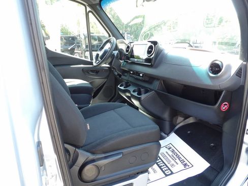 Used 2025 Mercedes-Benz Sprinter 2500 image 37