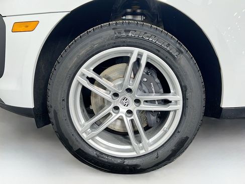 New 2026 Porsche Macan image 33