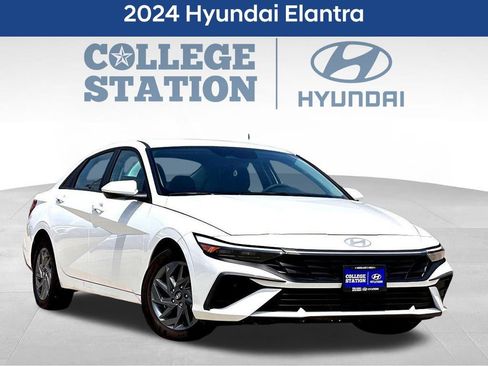 Used 2024 Hyundai Elantra SEL image 1