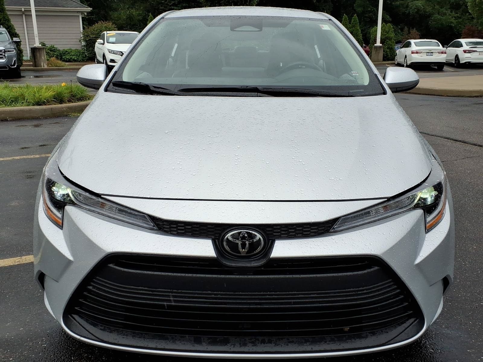 Used 2024 Toyota Corolla LE FWD image 2