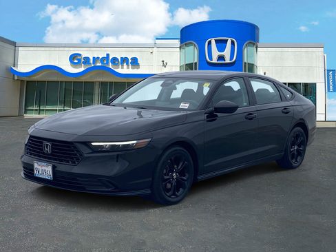 Certified 2025 Honda Accord SE image 3