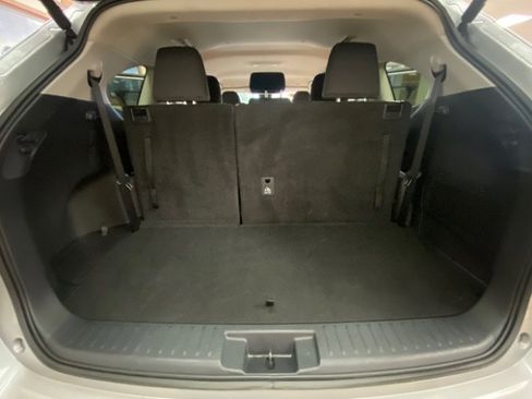 Used 2024 Toyota Highlander LE image 17