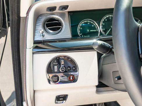 Used 2024 Rolls-Royce Phantom Sedan w/ The Phantom Package RWD image 89