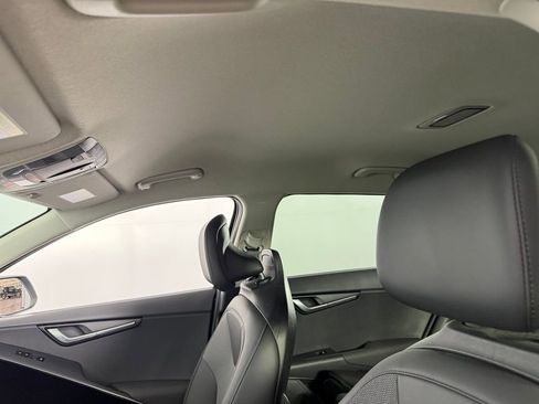 Used 2023 Kia Niro EX image 25