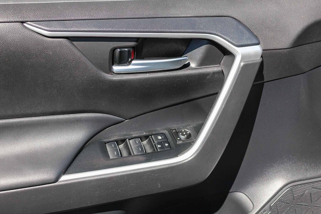 Certified 2025 Toyota RAV4 XLE AWD/4WD image 11