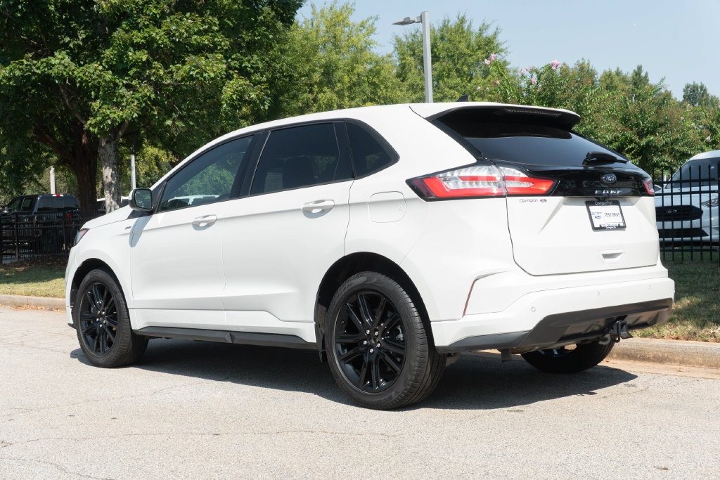 Used 2024 Ford Edge ST-Line w/ Class II Trailer Tow Package AWD/4WD image 13