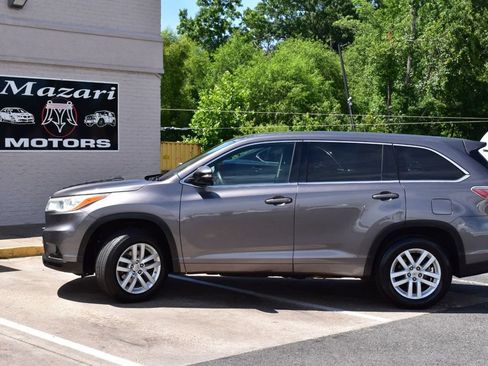 Used 2014 Toyota Highlander LE FWD image 3