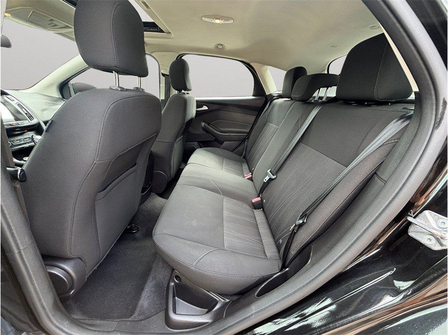 Used 2015 Ford Focus SE FWD image 28