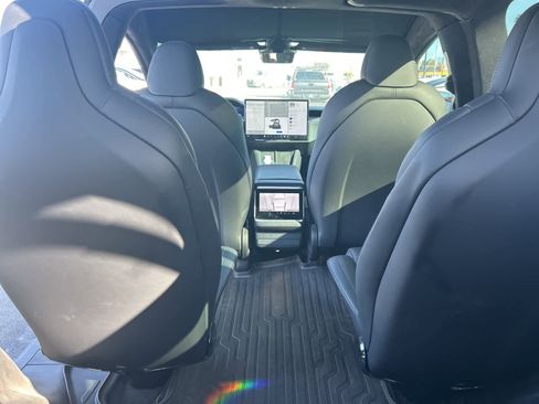 Used 2022 Tesla Model X image 23