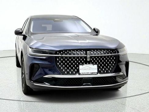 Used 2024 Lincoln Nautilus Premier AWD/4WD image 2