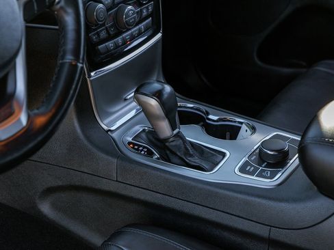 Used 2020 Jeep Grand Cherokee Limited w/ Luxury Group II image 13