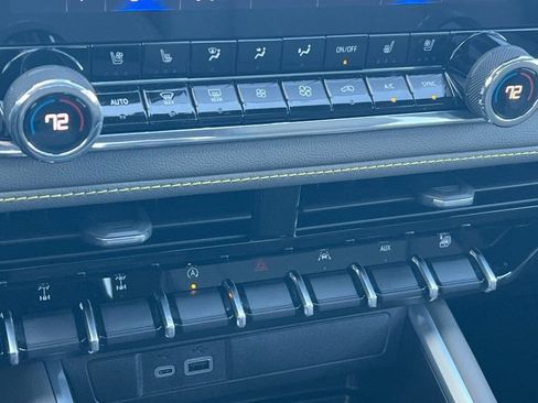 New 2026 Chevrolet Colorado ZR2 w/ Technology Package AWD/4WD image 17