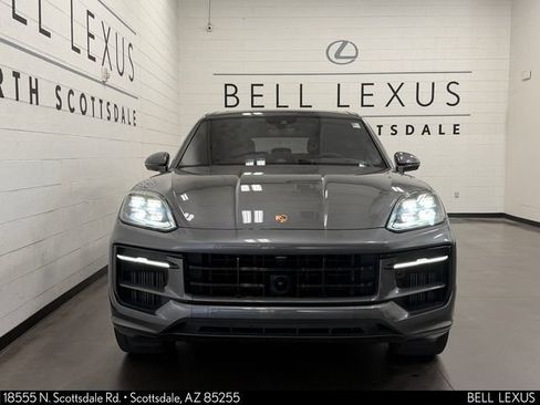 Used 2025 Porsche Cayenne GTS AWD/4WD image 9