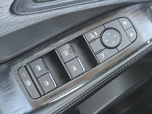 Used 2023 Nissan Rogue SV image 14