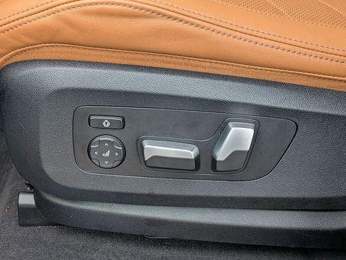 Used 2024 BMW X5 xDrive40i w/ Premium Package image 16