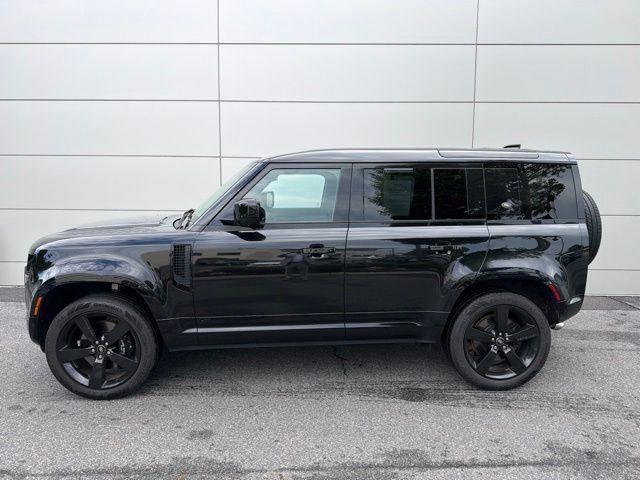 Used 2023 Land Rover Defender 110 V8 AWD/4WD image 2