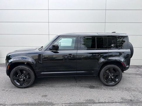 Used 2023 Land Rover Defender 110 V8 AWD/4WD image 2