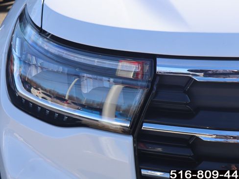 Used 2025 Ford Explorer Active image 11