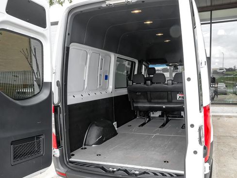 Used 2024 Mercedes-Benz Sprinter 2500 image 39