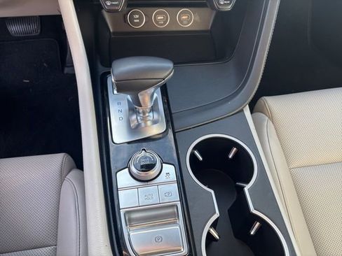 Used 2023 Genesis G70 2.0T image 19