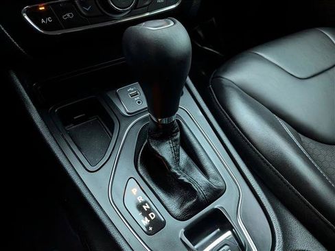 Used 2019 Jeep Cherokee Latitude Plus w/ Comfort/Convenience Group image 12