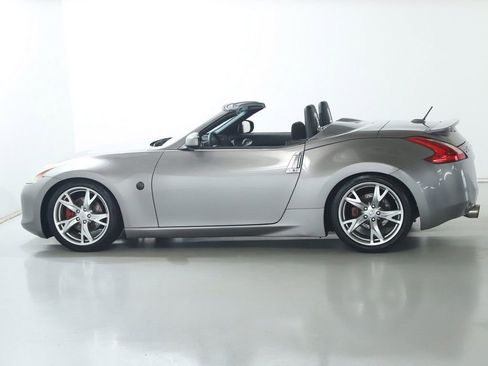 Used 2010 Nissan 370Z Roadster RWD image 36