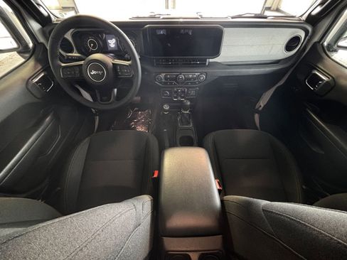 Used 2025 Jeep Wrangler Sport S image 32