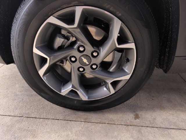 Used 2025 Chevrolet Trax LT FWD image 25