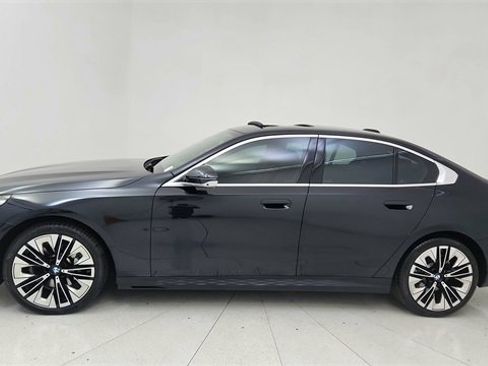Used 2026 BMW 530i image 3