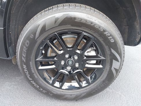 Used 2023 Land Rover Defender 110 X-Dynamic SE image 42