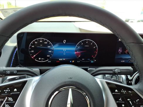 Used 2026 Mercedes-Benz GLB 250 4MATIC image 17