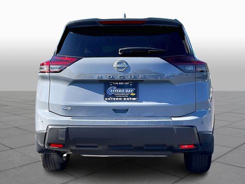 Used 2026 Nissan Rogue SV w/ SV Premium Package image 5