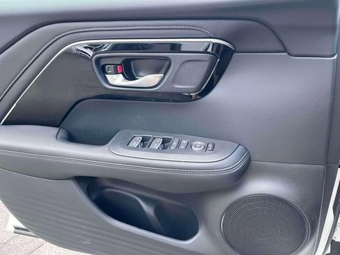 Used 2025 Acura ADX FWD image 26