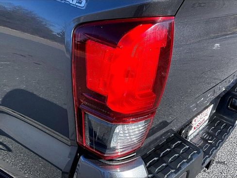 Used 2019 Toyota Tacoma TRD Off-Road image 22