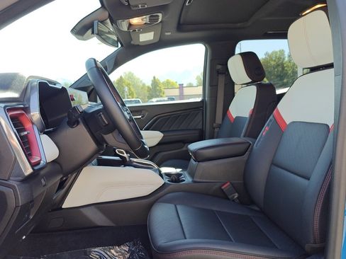 Used 2023 GMC Canyon AT4X image 10