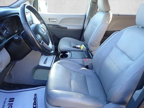 Used 2018 Toyota Sienna XLE Premium image 12