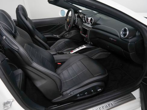 Used 2016 Ferrari California T RWD image 2