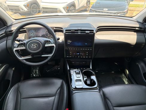 Certified 2022 Hyundai Tucson Limited AWD/4WD image 2